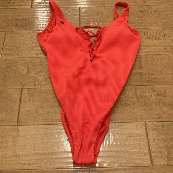 Hollister swimsuit NWT - Picture 2 of 5